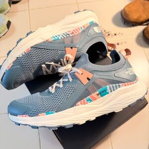 The North Face Women's Vectiv Hypnum in Blue and Pink
